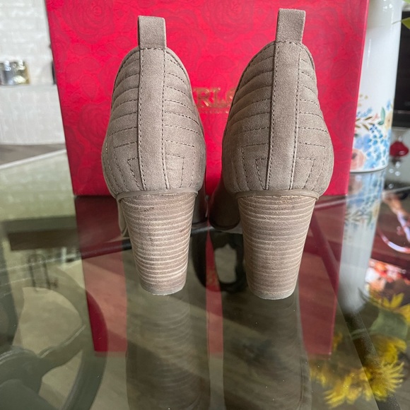 Carlos By Carlos Santana ladies Bootie type boot. Fabric upper - Picture 6 of 10